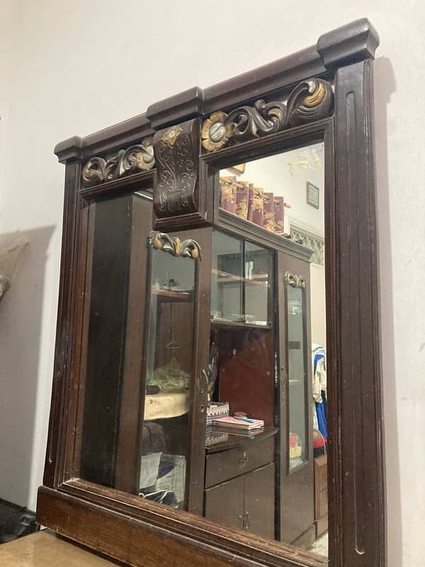 dressing table with mirror 3’x4’ 2