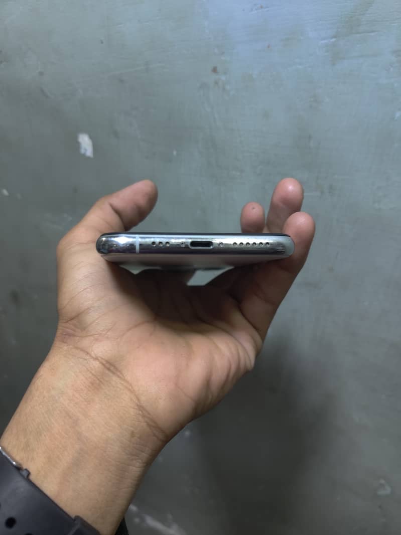 IPHONE 11 PRO 64 GB 2