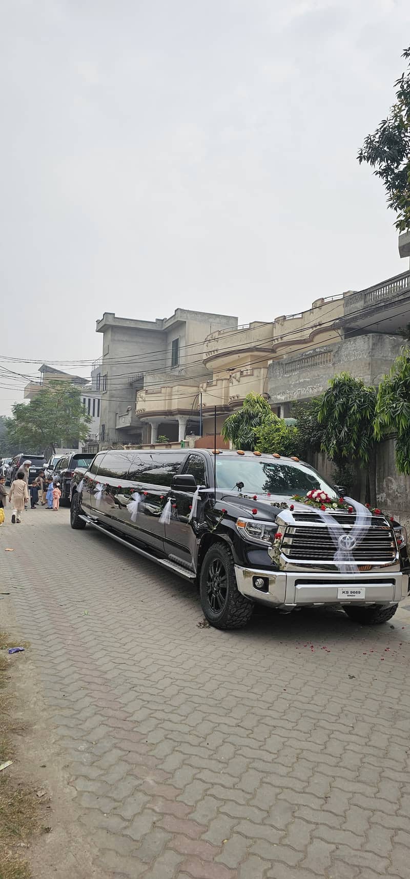 Limousine Cars For Rent Limo Services in Lahore Luxury Cars Rent a Car 3