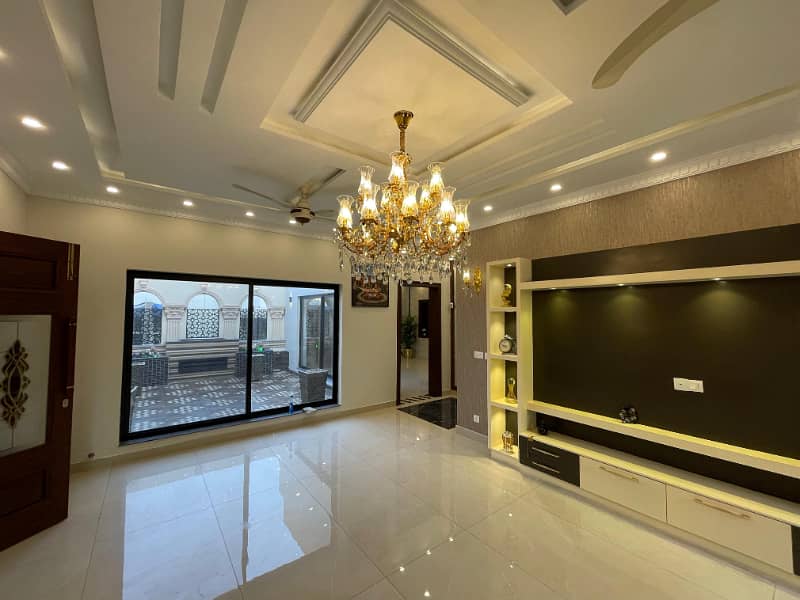 1 Kanal Luxury House Available For Rent in Jasmine Block Bahria Town Lahore 2