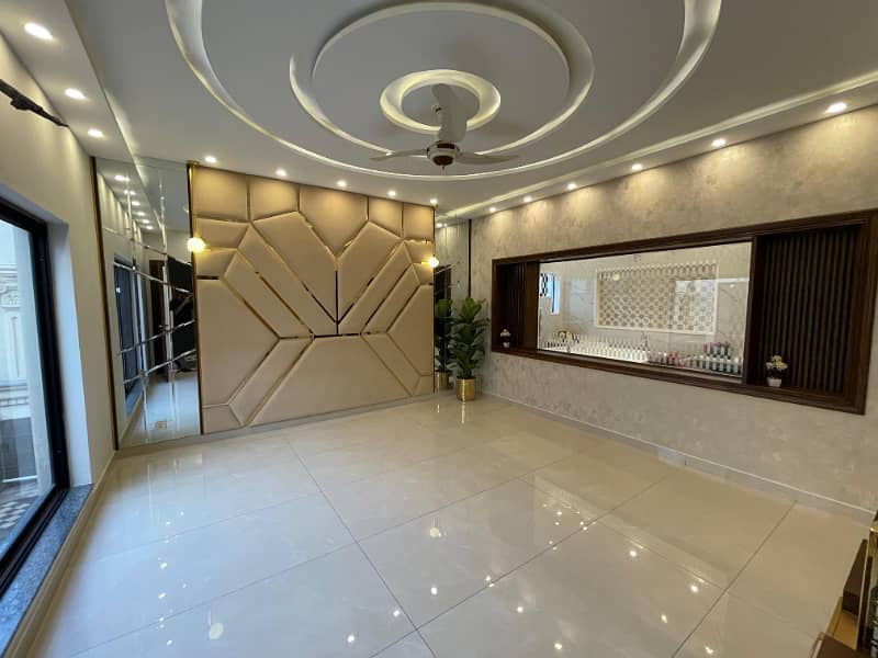 1 Kanal Luxury House Available For Rent in Jasmine Block Bahria Town Lahore 3