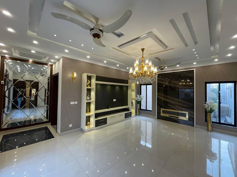 1 Kanal Luxury House Available For Rent in Jasmine Block Bahria Town Lahore 5