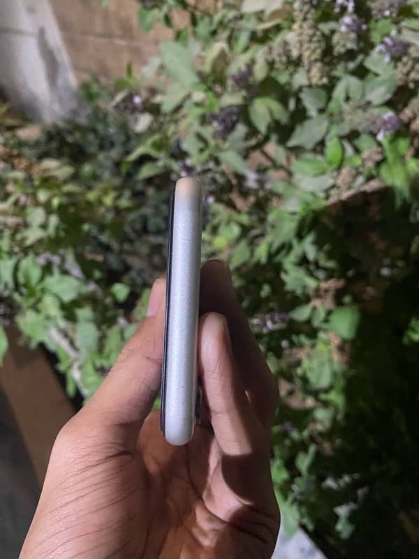 iPhone 11 nonPTA 64 gb 13