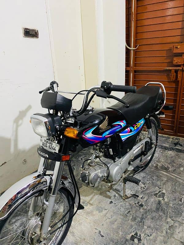 Honda cd 70 in Black color Total Genuine 1