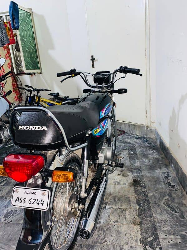 Honda cd 70 in Black color Total Genuine 4