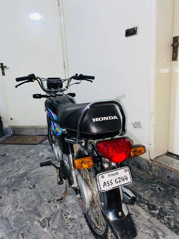 Honda cd 70 in Black color Total Genuine 5