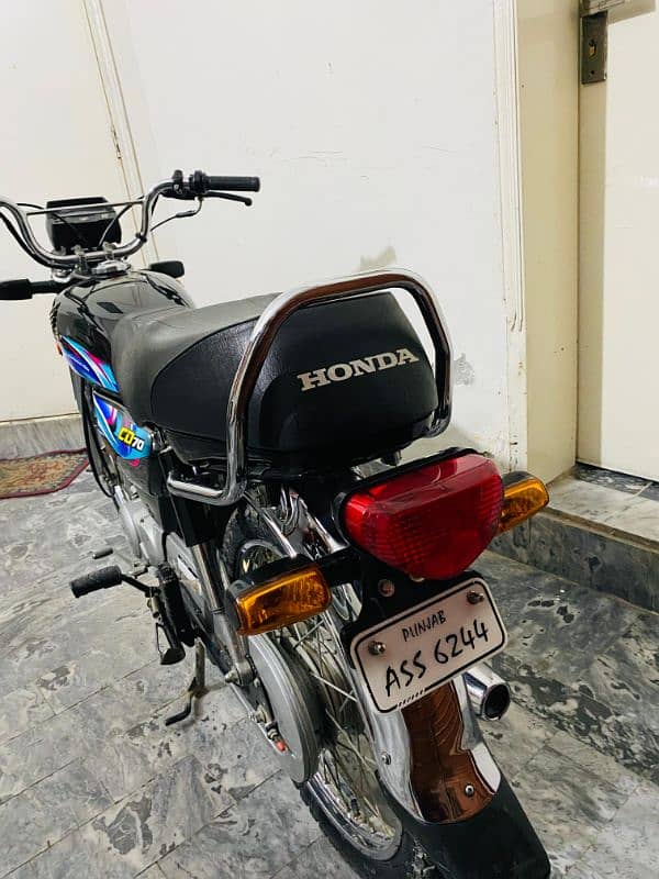 Honda cd 70 in Black color Total Genuine 7