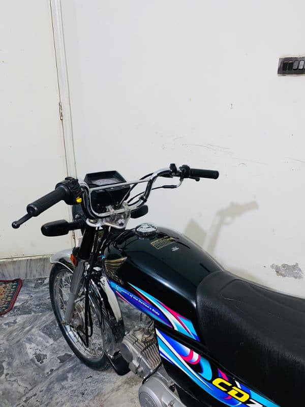 Honda cd 70 in Black color Total Genuine 9