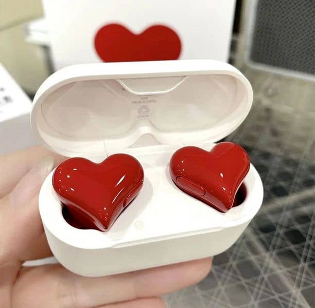 Heart Earbuds 1