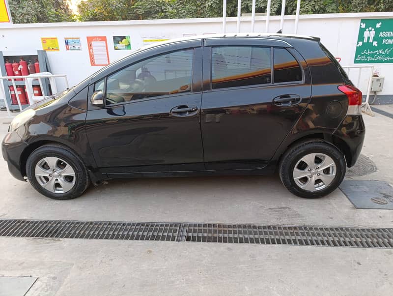 Toyota Vitz 2010 4