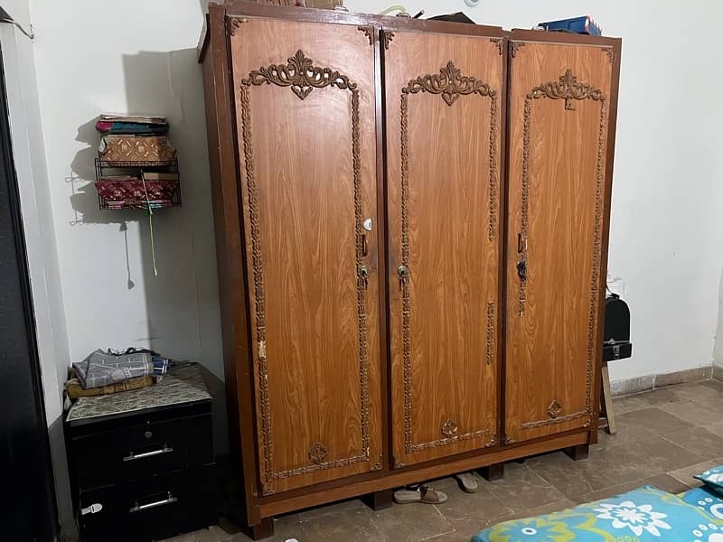 3 door pure Lasani wardrobe 0