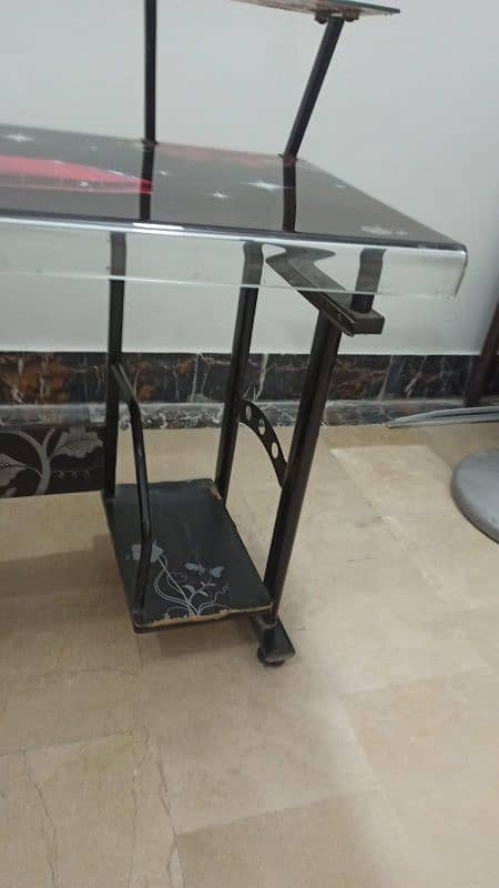 computer table sale urgent ok table ha 5500 rupy 6