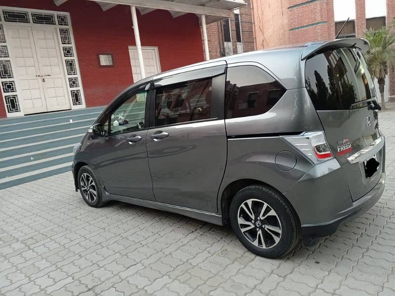 Honda Freed Hybrid 3