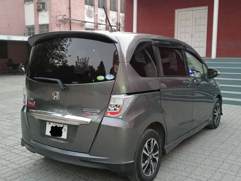 Honda Freed Hybrid 5