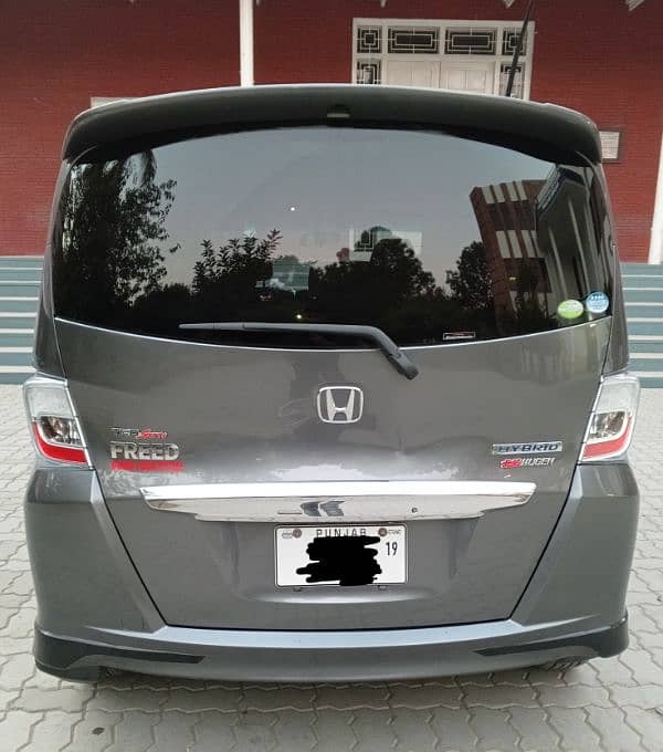 Honda Freed Hybrid 7