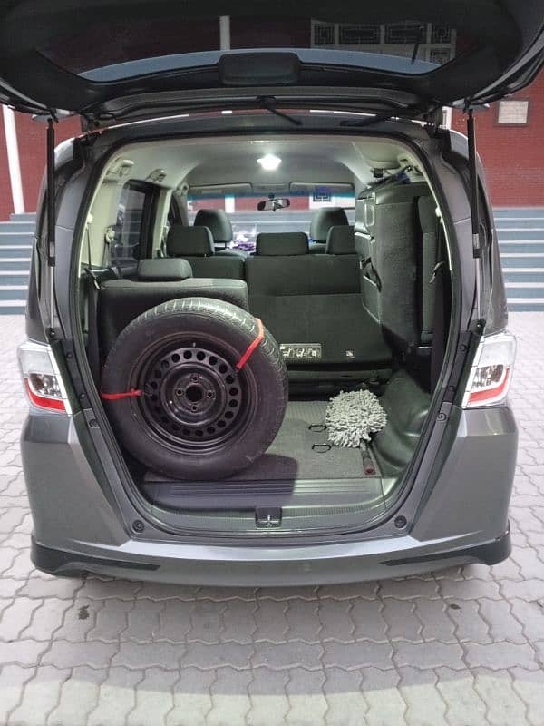 Honda Freed Hybrid 15