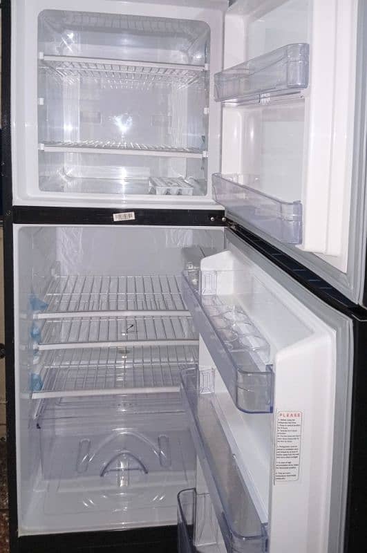 Dawlance Mirror Glass Fridge in new Condition,  Model No 9150LFGD 2