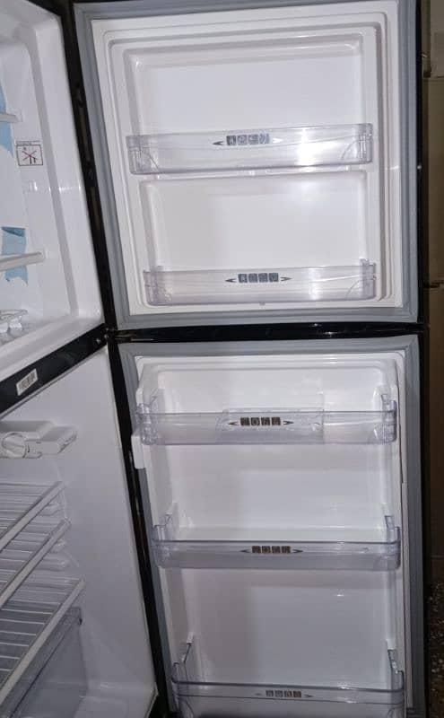 Dawlance Mirror Glass Fridge in new Condition,  Model No 9150LFGD 3