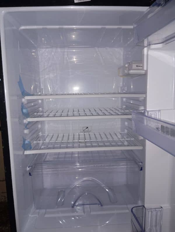 Dawlance Mirror Glass Fridge in new Condition,  Model No 9150LFGD 4