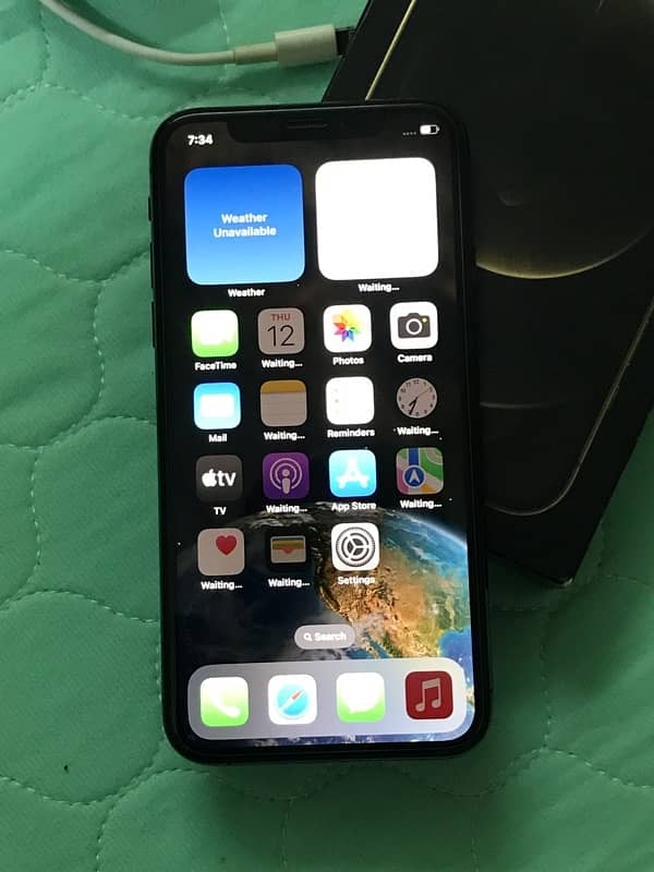 iphone xs 64 gb  non pta  Good condtion 10/9 3