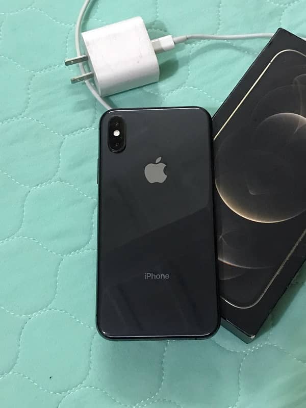 iphone xs 64 gb  non pta  Good condtion 10/9 6