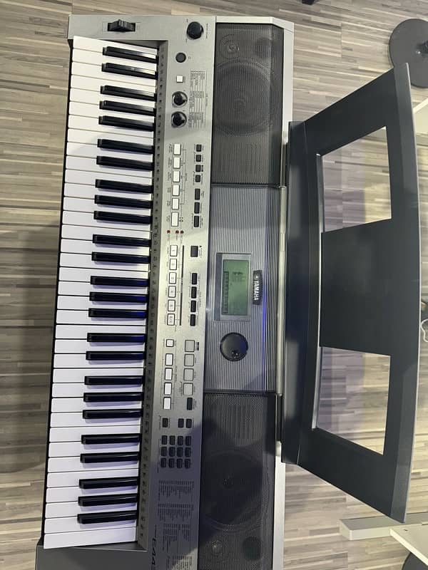 Yamaha e443 with supply  and new bag 9.5/10 condition 2