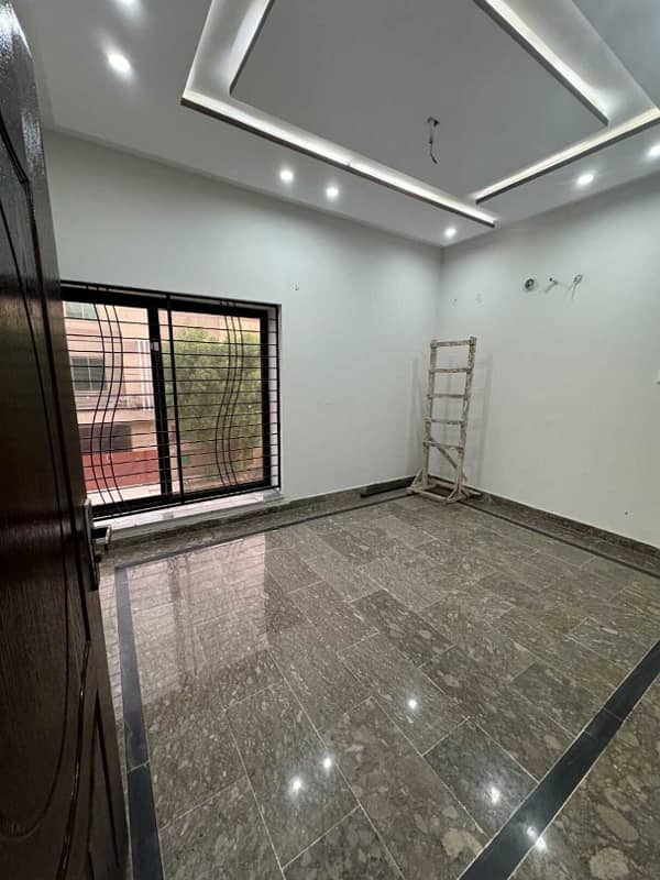 5 Marla Luxury Lower Portion Available For Rent In Bahria Town Lahore 3