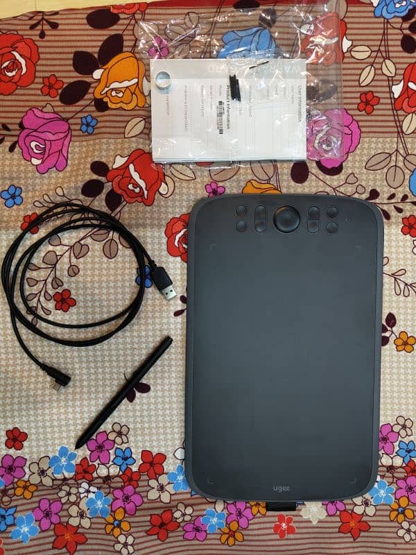 UGEE M908 Graphics Tablet | Slightly Used | All items included 6