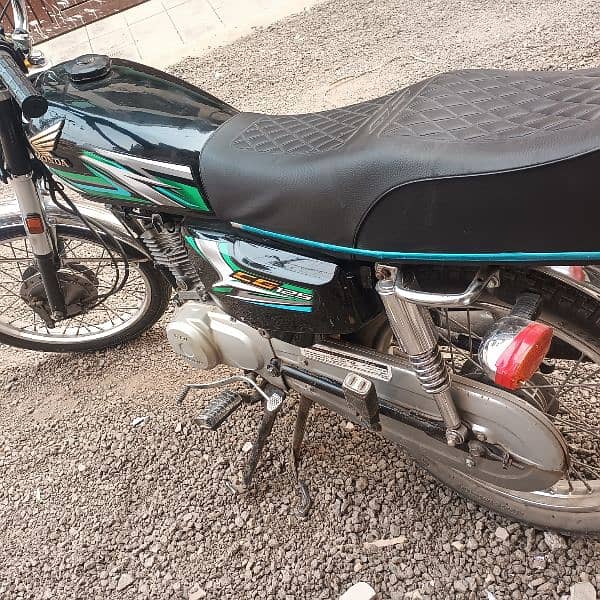 Honda 125 red colour 21 model urgent for sale 0