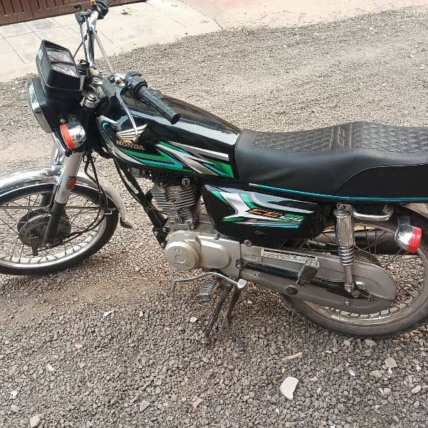 Honda 125 red colour 21 model urgent for sale 6