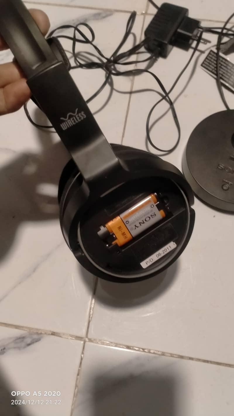 Sony wireless headphone 4