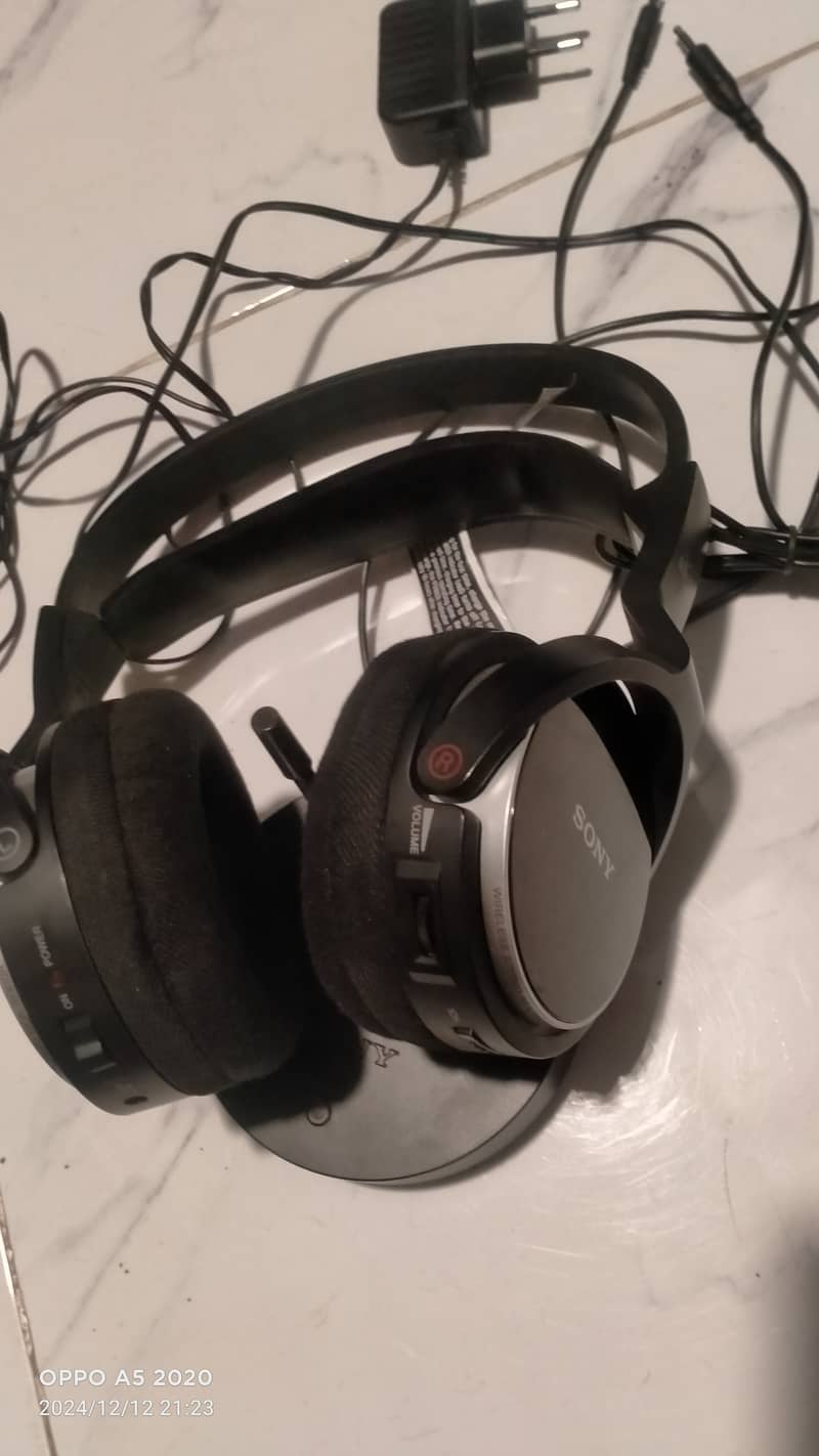 Sony wireless headphone 8