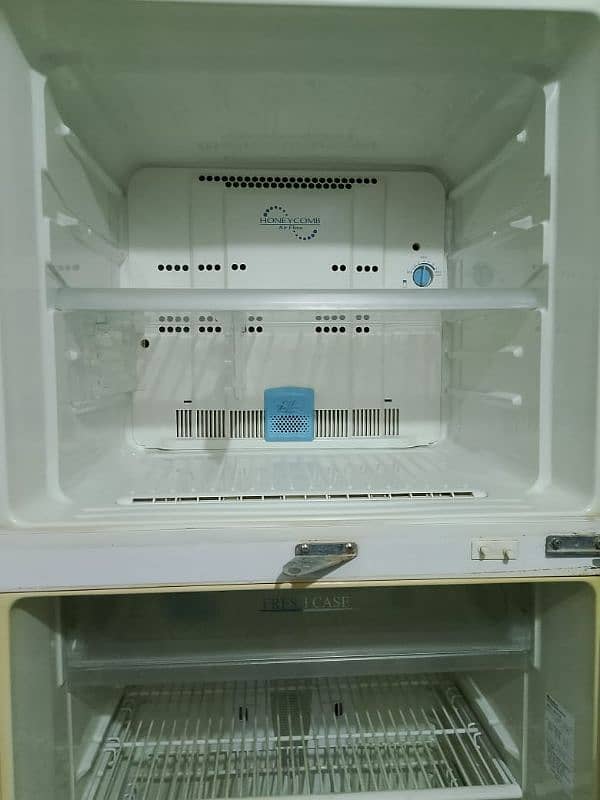 Dawlance fridge no frost model DW-47 made in Thailand 2