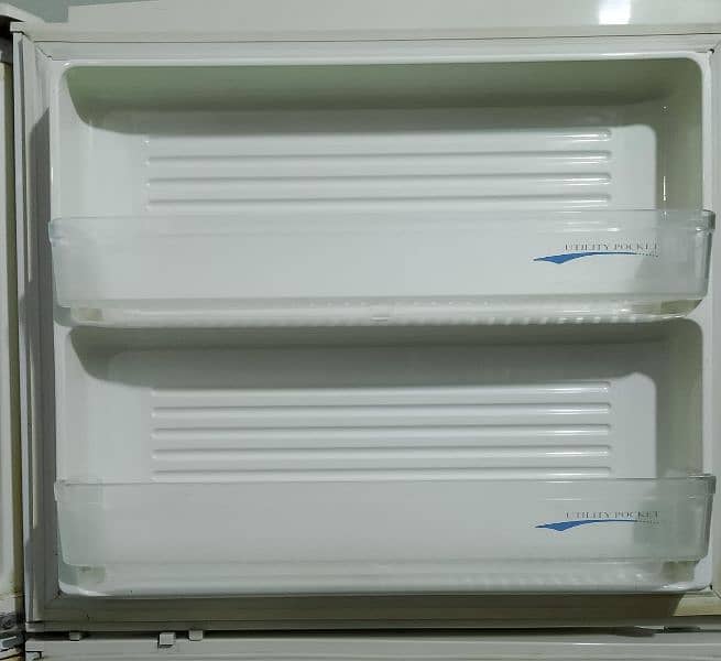 Dawlance fridge no frost model DW-47 made in Thailand 3