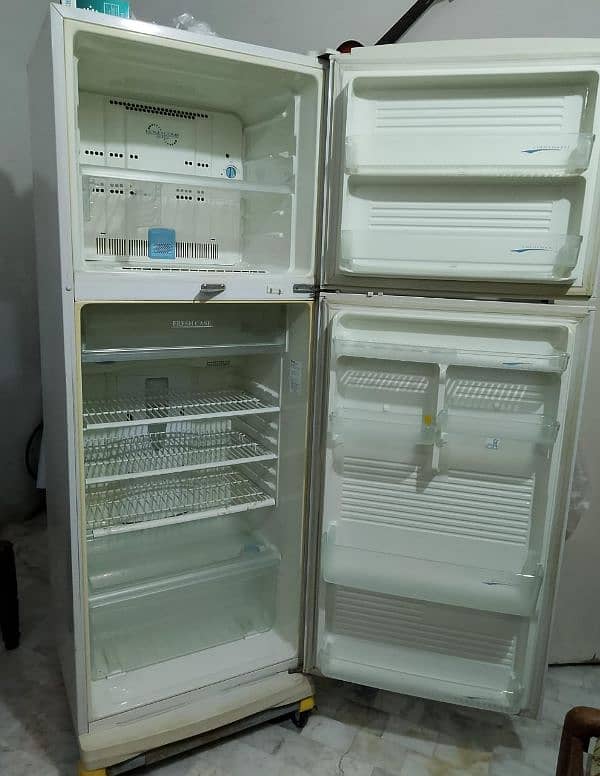 Dawlance fridge no frost model DW-47 made in Thailand 4