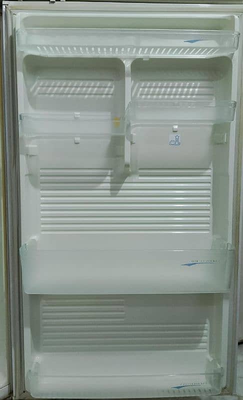 Dawlance fridge no frost model DW-47 made in Thailand 7