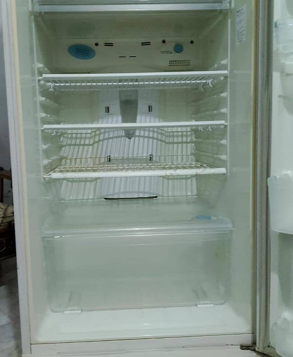 Dawlance fridge no frost model DW-47 made in Thailand 8