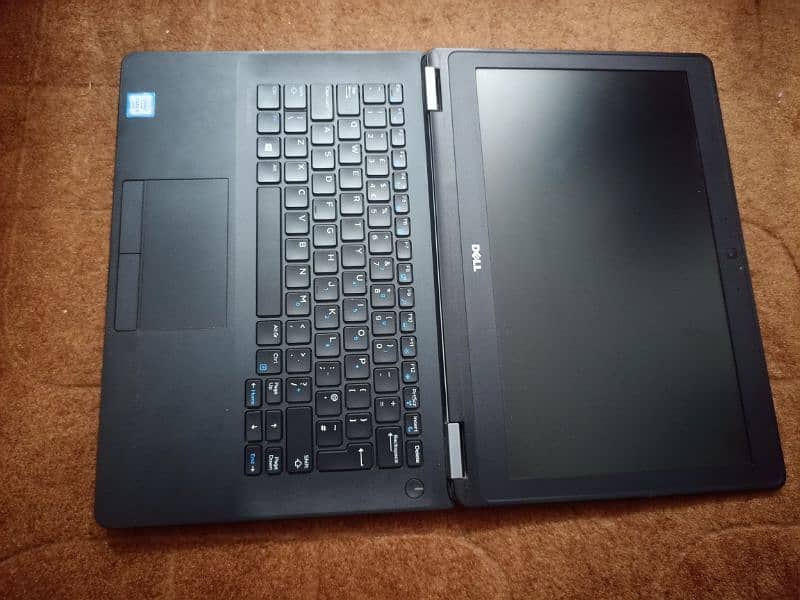 Latitude 7270 i5 6th gen+8+256SSD+dock station + company Windows 1