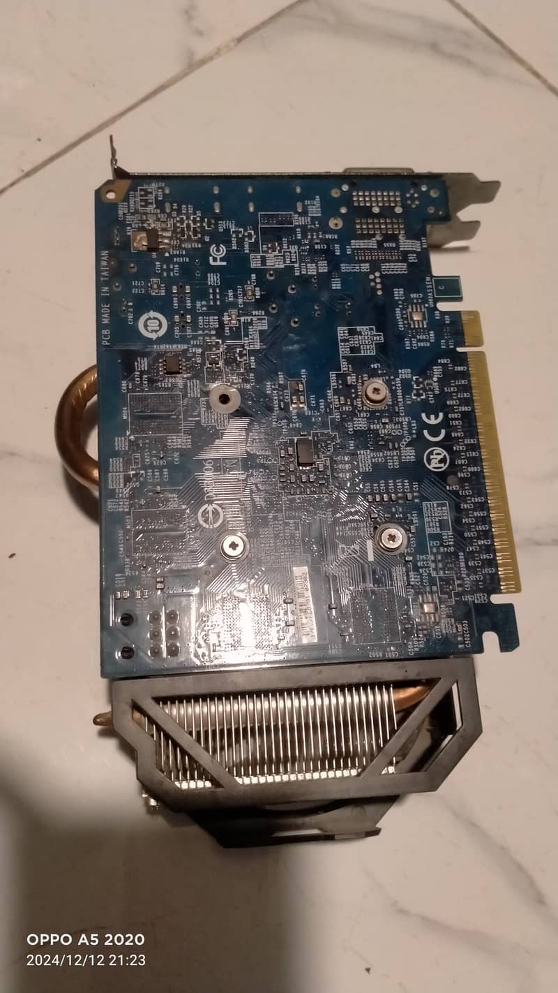 2GB 750 it graphic card 4