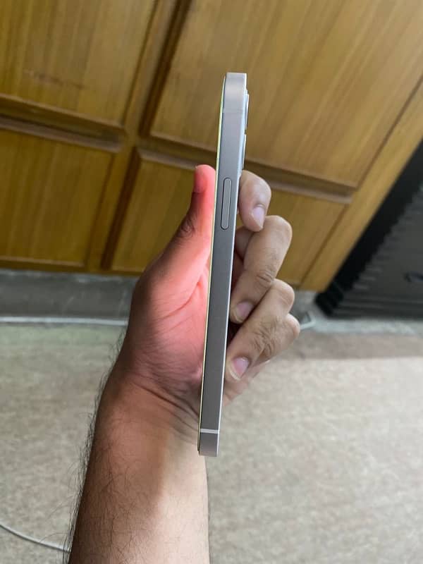 Iphone 12 white Pta Approved 3