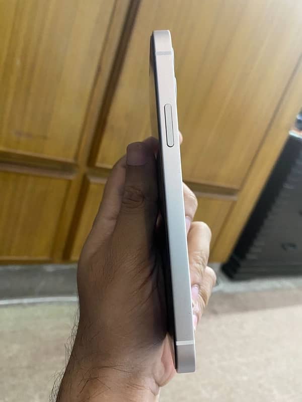 Iphone 12 white Pta Approved 5