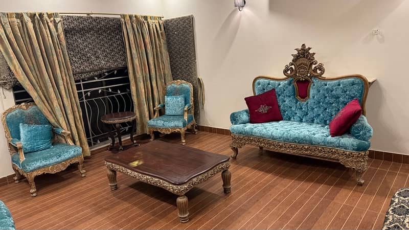 Hand made Royal style sofa set with holden head rest 4