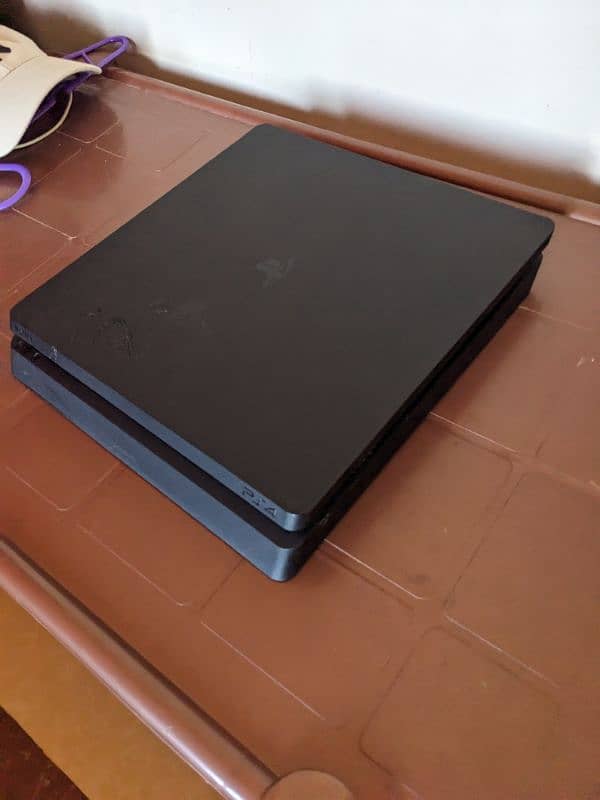 PS4 slim jet black 2