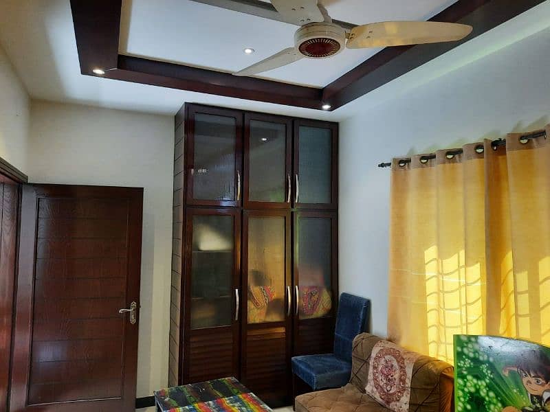 House for sale in behria town Lahore. . . 5 Marla 8