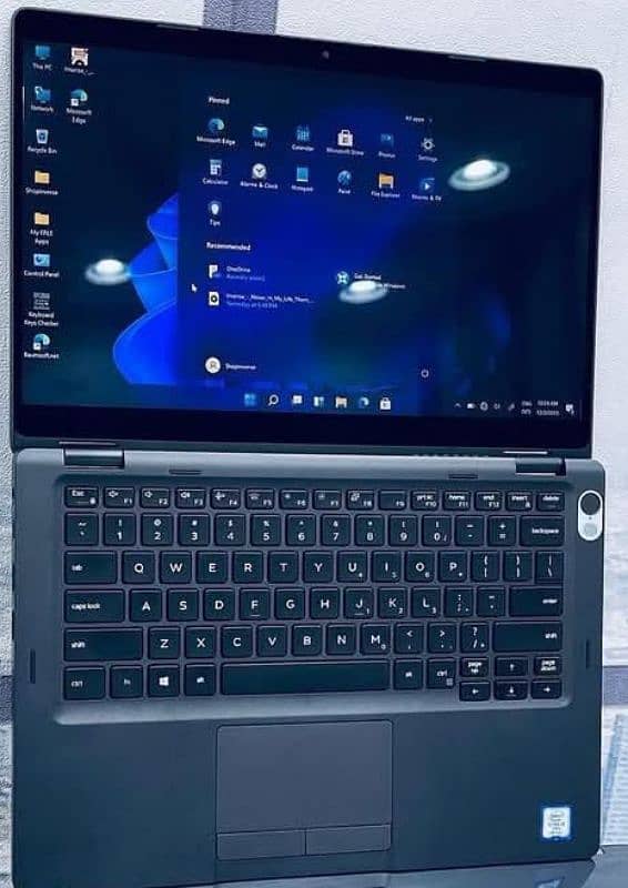 Dell Latitude 5300 2 in 1 10/10 Condition 0