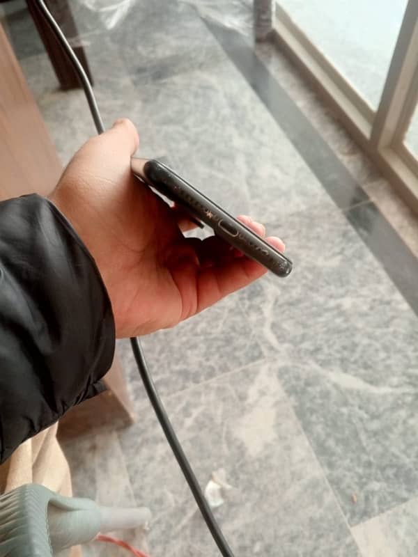 iphone   XR 64gb sim working esim 0