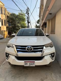 Toyota Fortuner V 2020 2nd owner on my name 321 2952 901