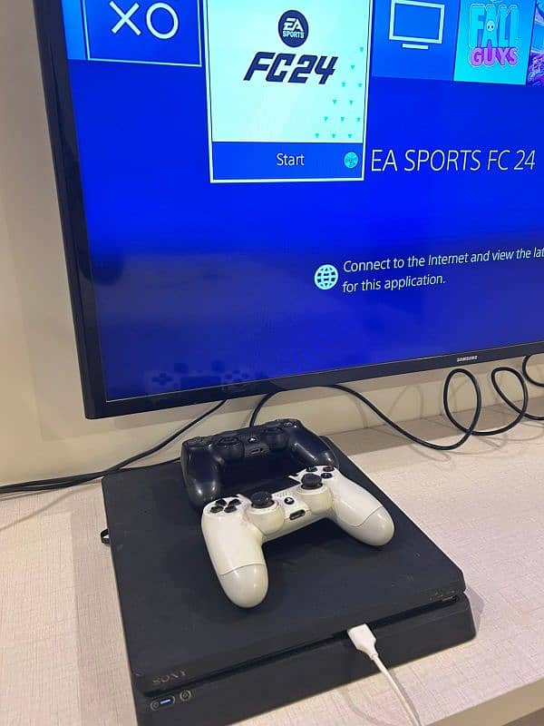 PS4 Slim 10/10 condition 4