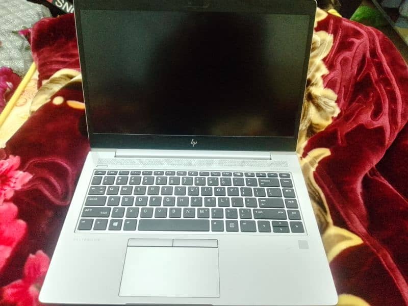 Hp elitebook 840g5 8gb ram 256 ssd 0