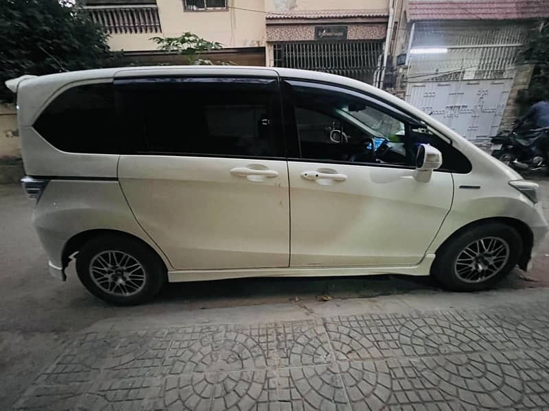 Honda Freed 2012 5